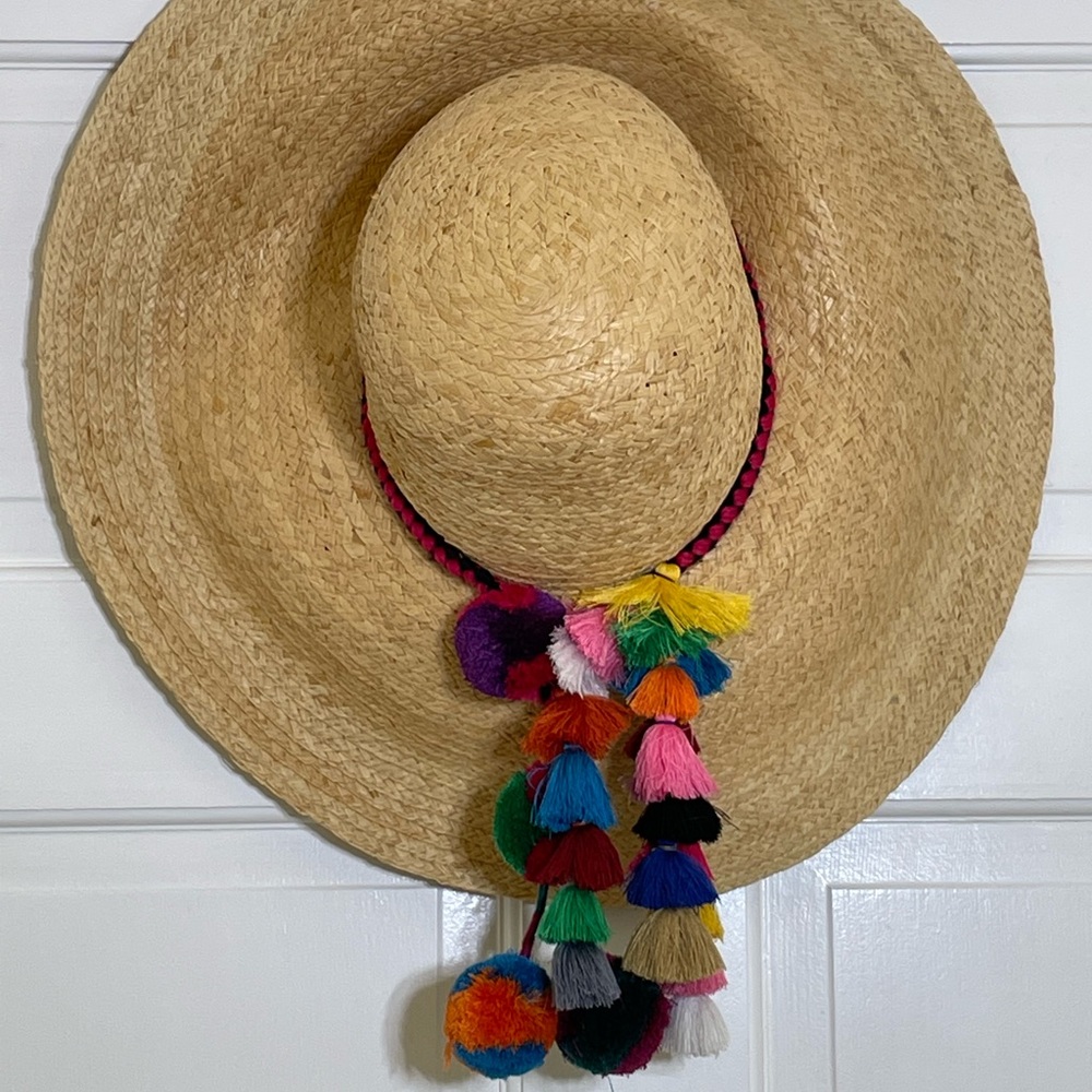 NWOT Juicy Couture Rainbow Pom Pom Raffia Beach Hat